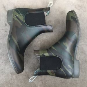 Reduced!! J.Crew camo Chelsea rain boots Size 9.